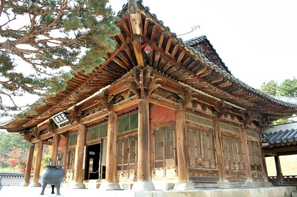 도시로서의 수원, 수원엔 자연의 령을 모시는 곳이 있었다